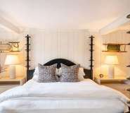 Room-10-_So-it-Goes_-Image-1